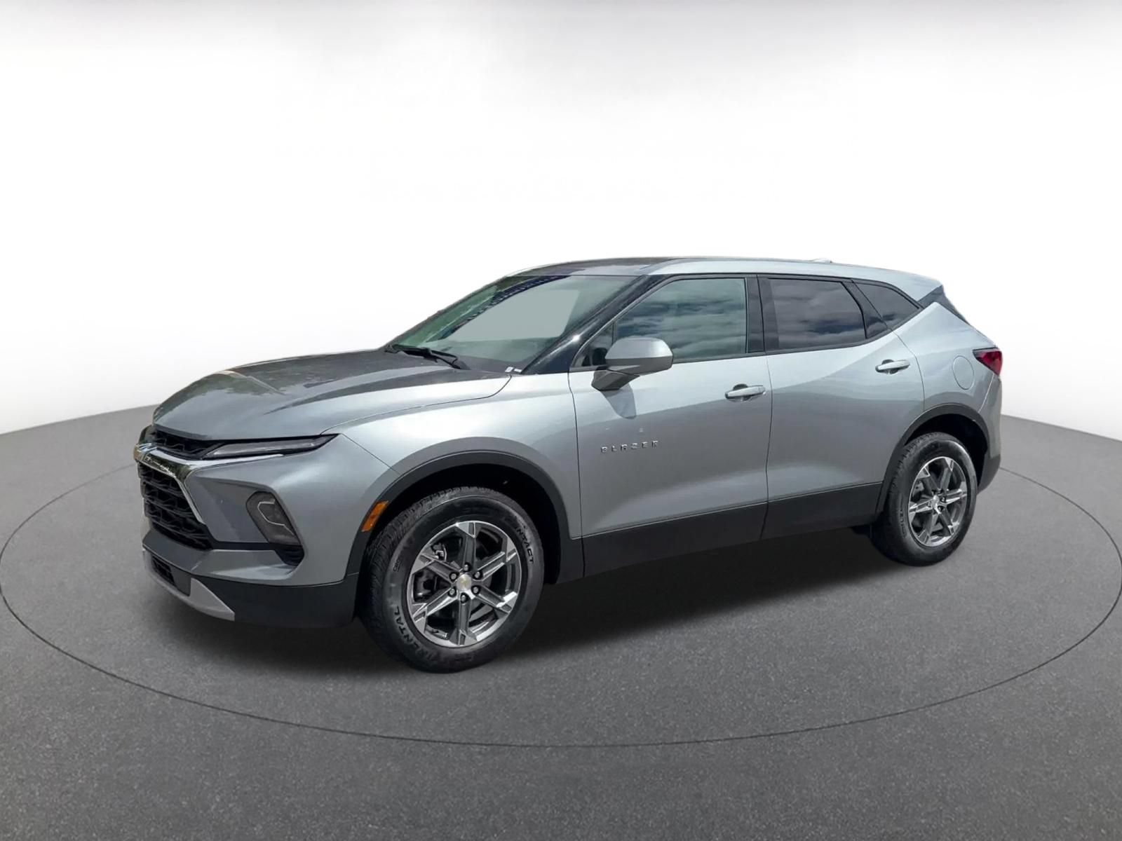 Used 2026 Chevrolet Blazer LT FWD image 6