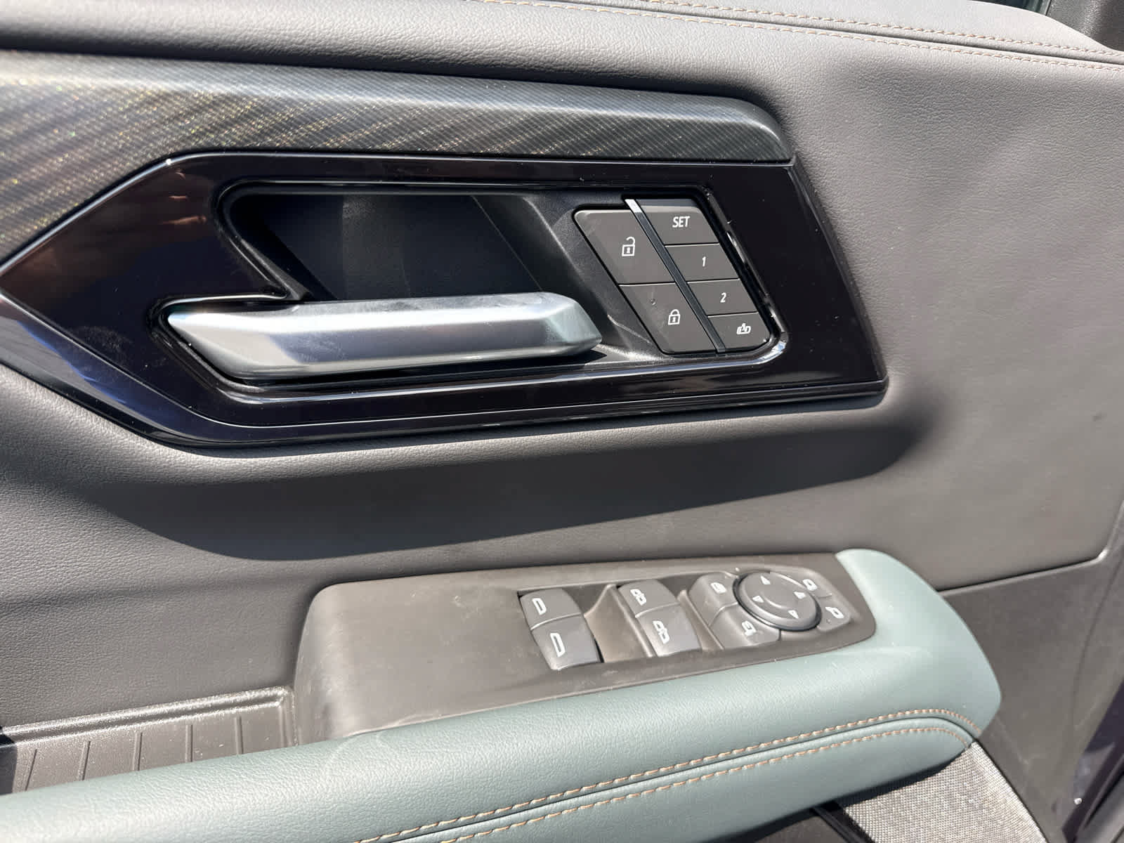 New 2026 GMC Yukon AT4 AWD/4WD image 10