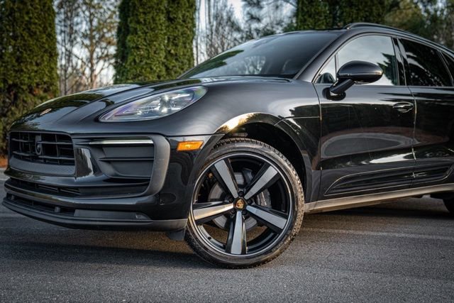 Used 2023 Porsche Macan Turbo image 3