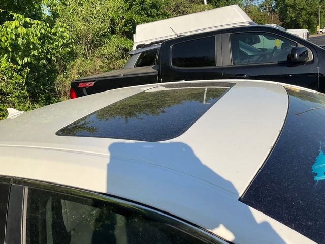 Used 2014 Toyota Avalon Limited w/ Technology Package FWD image 4