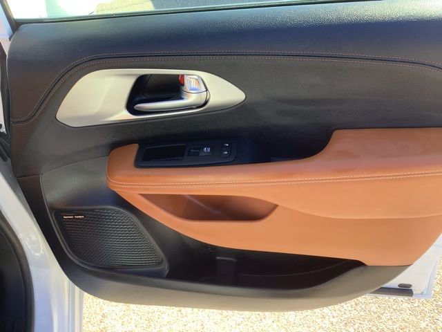 Used 2024 Chrysler Pacifica Pinnacle image 15