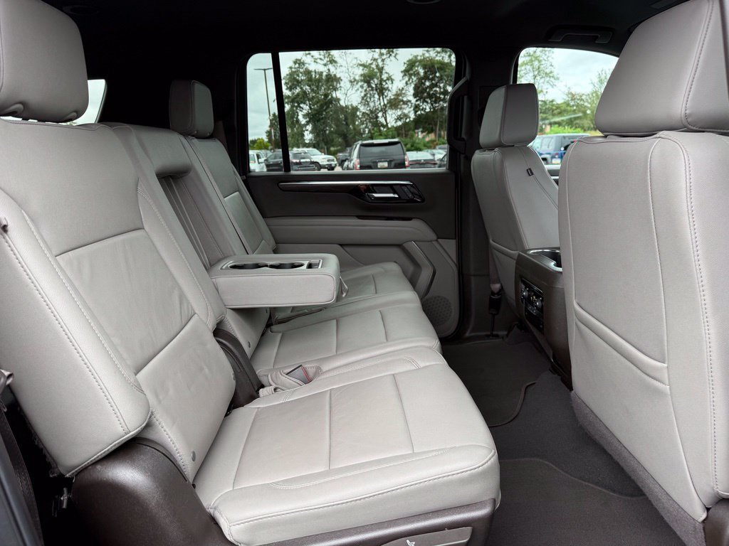 Used 2025 Chevrolet Suburban LT AWD/4WD image 16