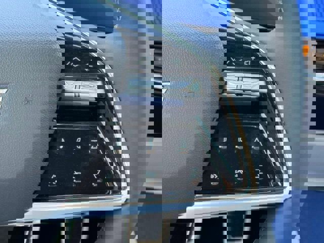 New 2025 Cadillac Optiq Sport 1 w/ LPO, ONYX Package image 25