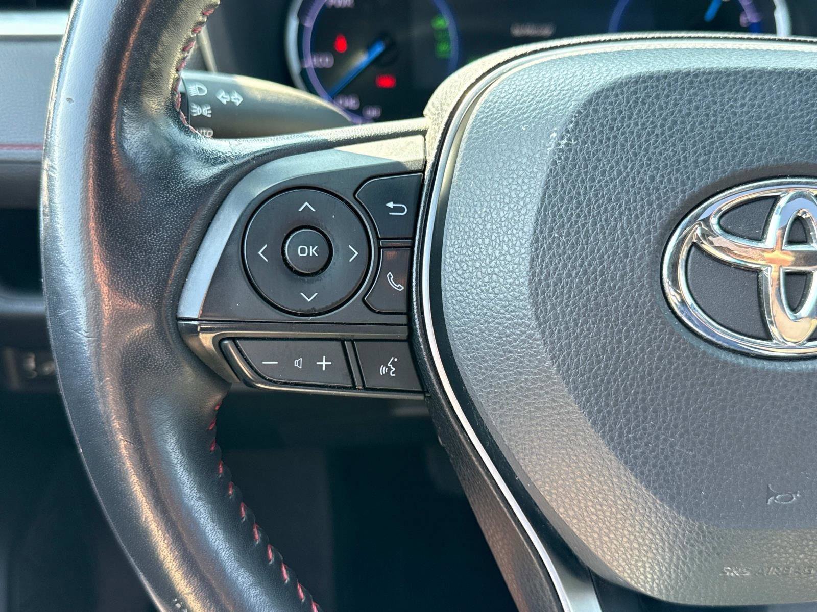 Used 2021 Toyota RAV4 SE image 9