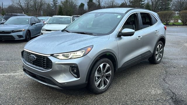 Used 2023 Ford Escape Platinum image 3