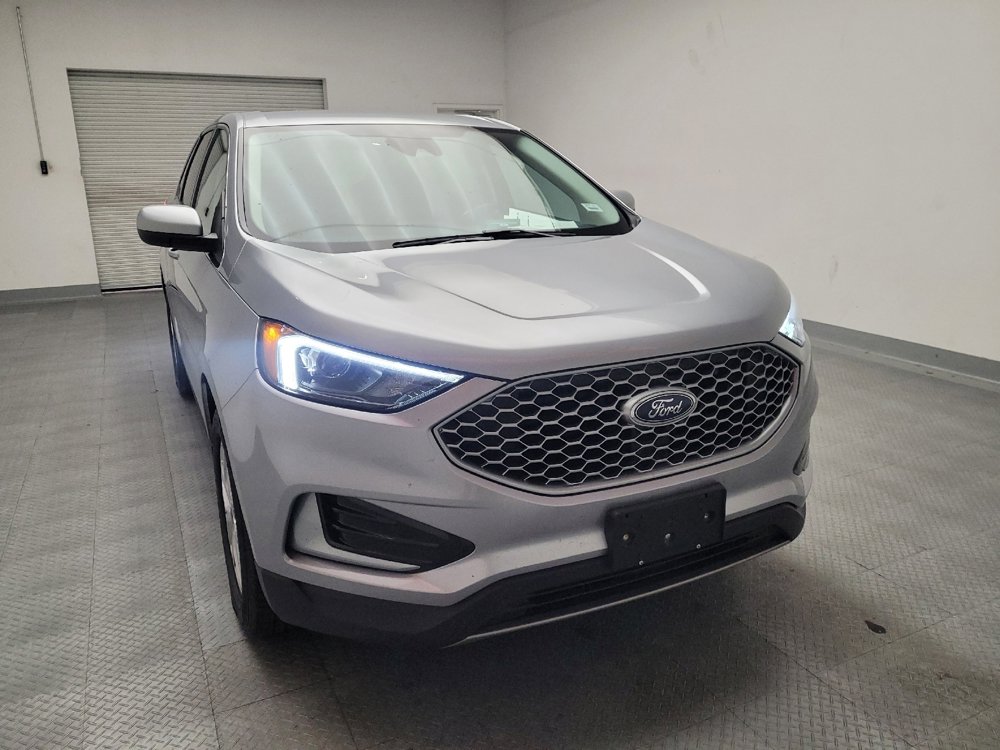 Used 2023 Ford Edge SEL image 14