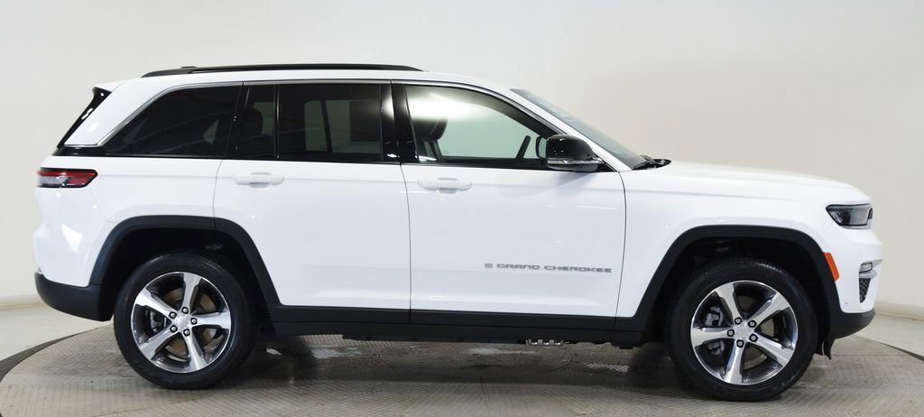 Used 2024 Jeep Grand Cherokee Limited 4xe w/ Luxury Tech Group II AWD/4WD image 15