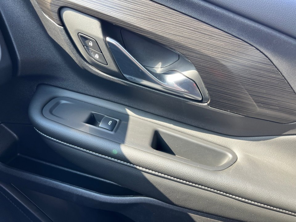 Used 2024 GMC Terrain SLE w/ Driver Convenience Package FWD image 32