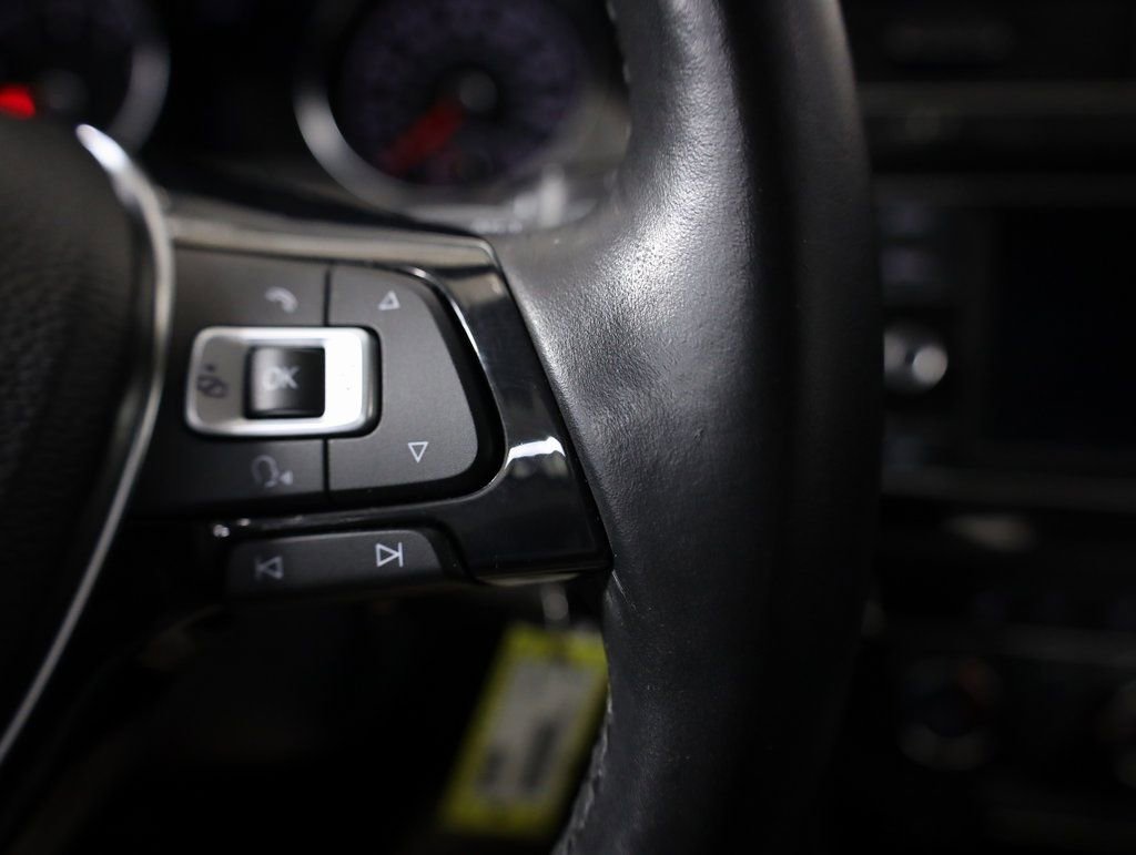 Used 2018 Volkswagen Golf S image 20