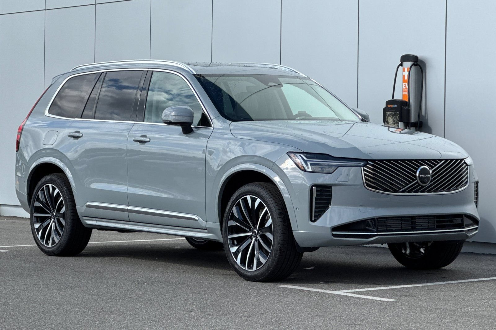 New 2026 Volvo XC90 T8 Ultra w/ Protection Package Premier AWD/4WD image 7