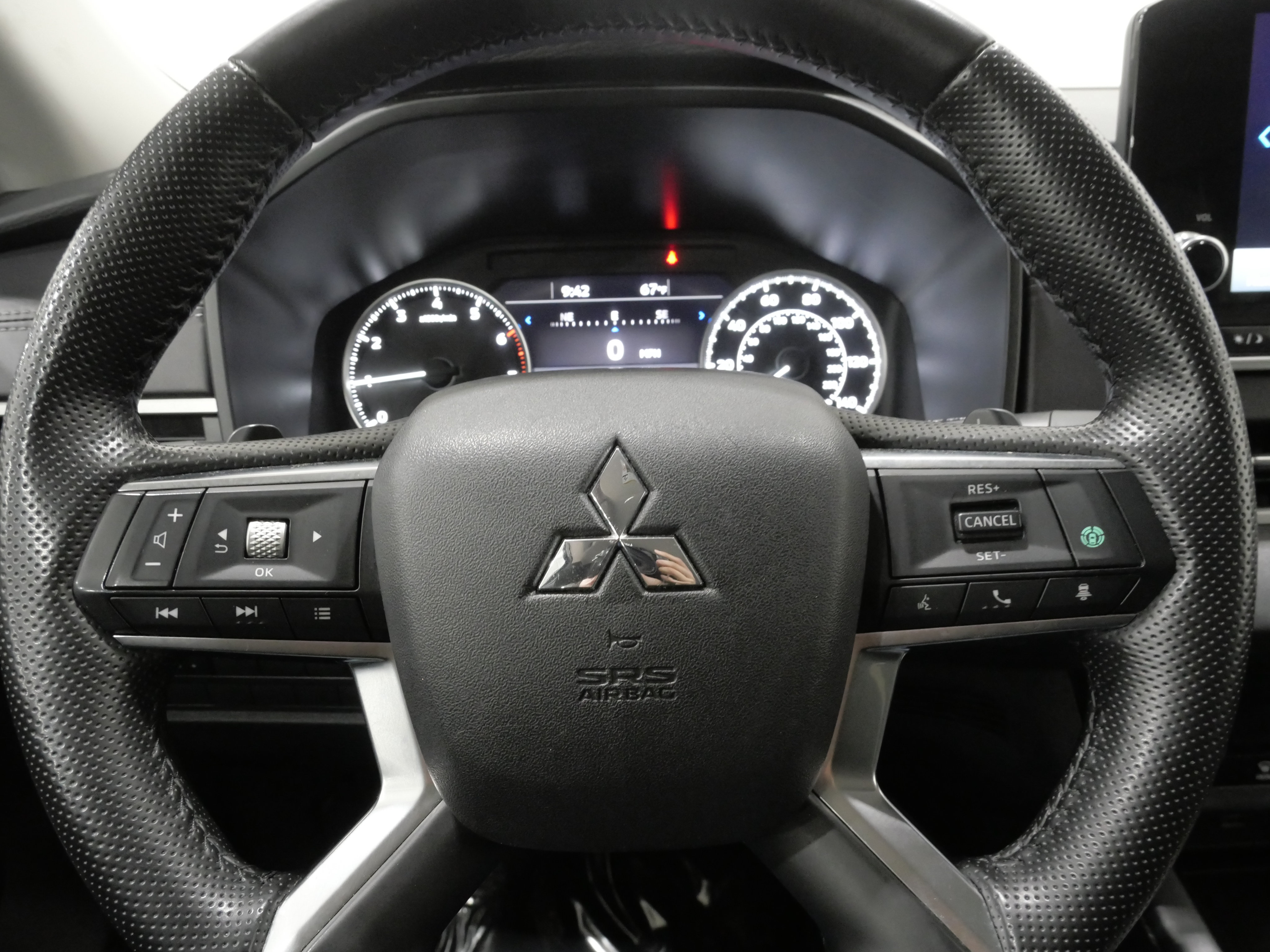Used 2024 Mitsubishi Outlander SE AWD/4WD image 16