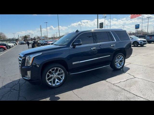 Used 2017 Cadillac Escalade Luxury image 4
