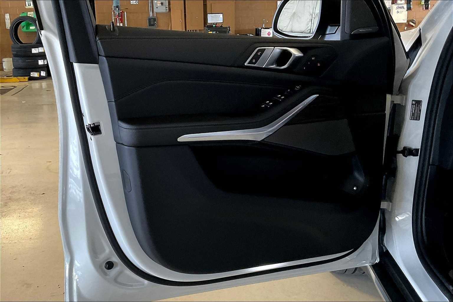 Used 2026 BMW X5 xDrive50e w/ Climate Comfort Package image 10