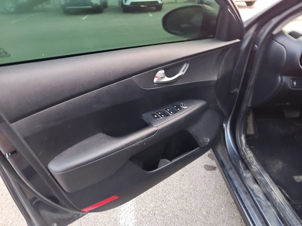 Used 2020 Kia Forte LXS FWD image 5