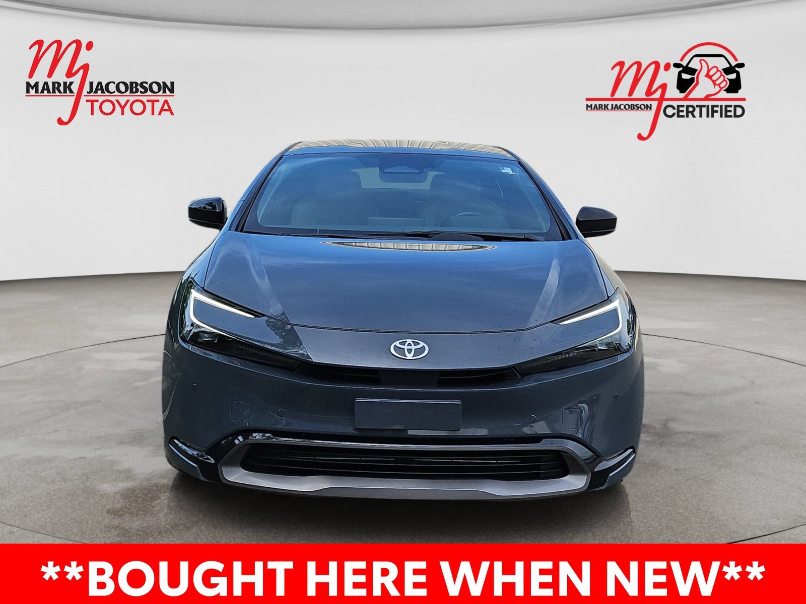 Used 2024 Toyota Prius XLE FWD image 3