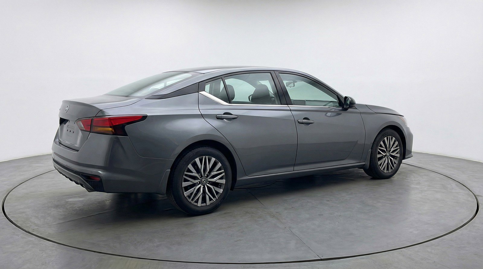 Used 2025 Nissan Altima 2.5 SV image 9