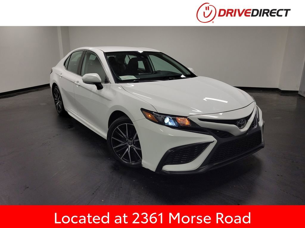 Used 2023 Toyota Camry SE FWD image 1
