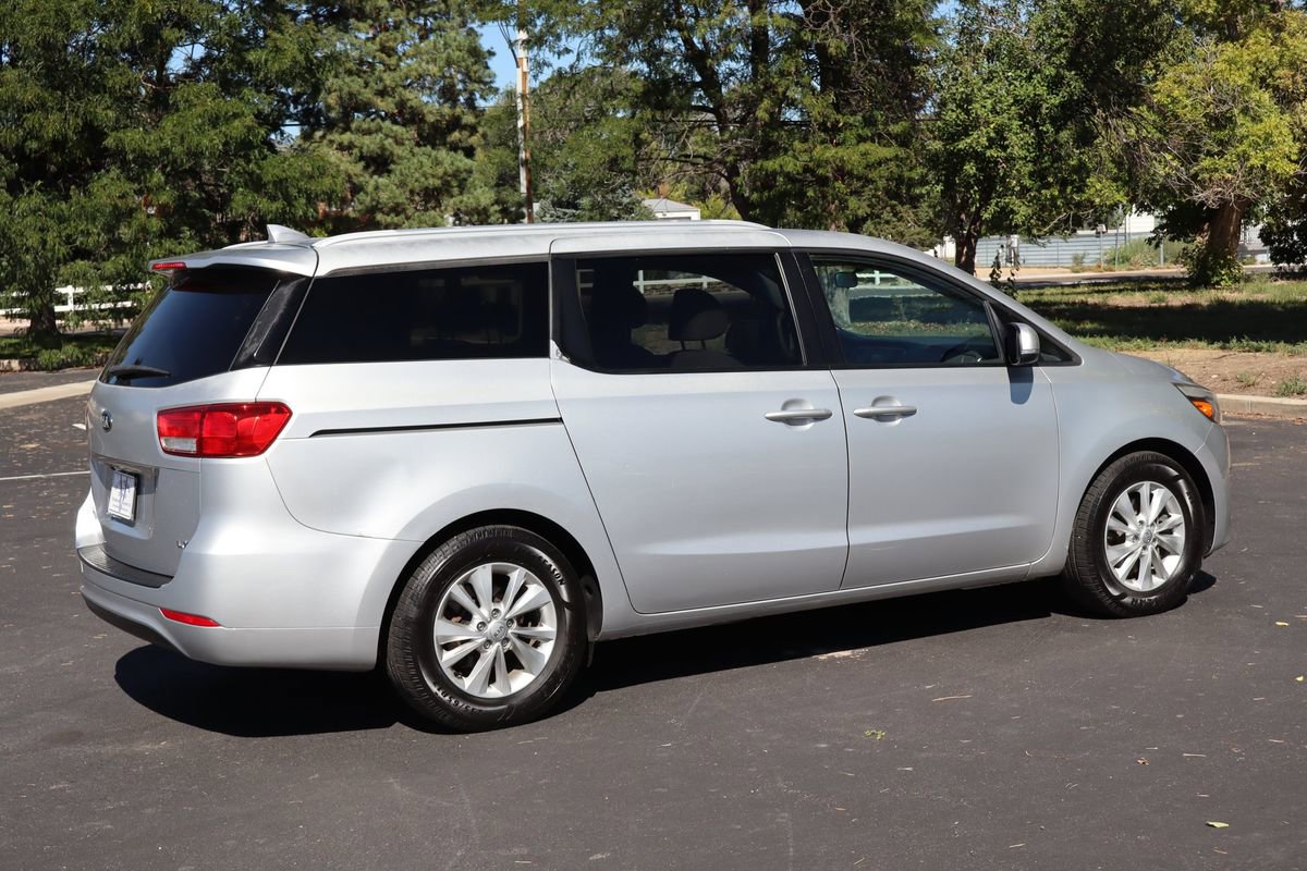 Used 2015 Kia Sedona LX w/ LX Convenience Package image 4