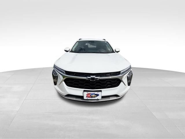 Used 2024 Chevrolet Trax LT w/ LT Convenience Package FWD image 3