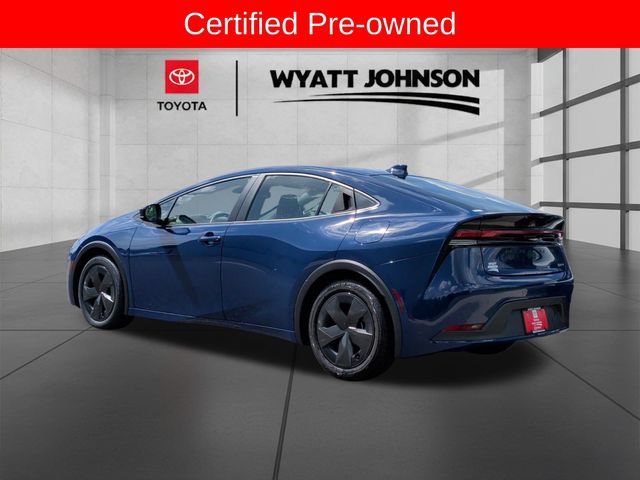 Certified 2025 Toyota Prius LE FWD image 3