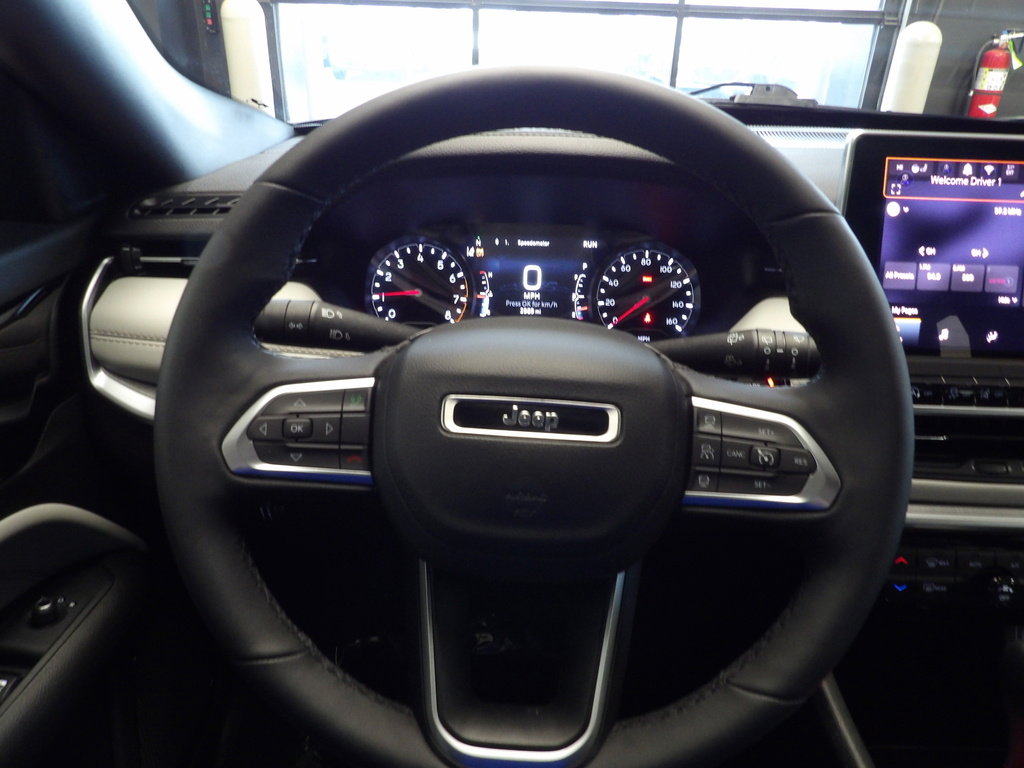 Used 2025 Jeep Compass Limited image 27