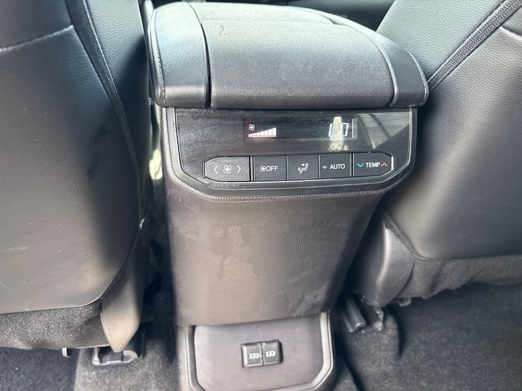 Used 2024 Toyota Highlander XSE AWD/4WD image 23