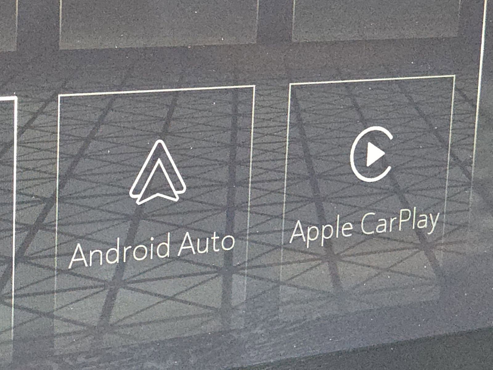 Used 2024 GMC Sierra 1500 AT4 w/ Technology Package image 4