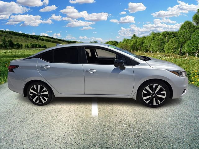 Used 2022 Nissan Versa SR image 8
