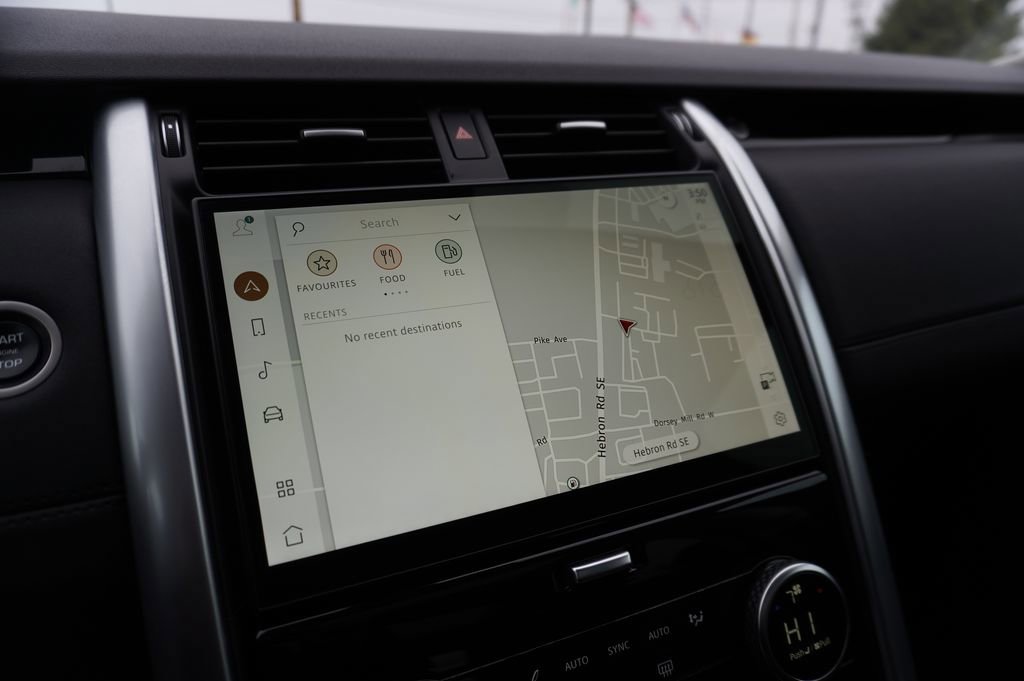 Used 2024 Land Rover Discovery S image 16