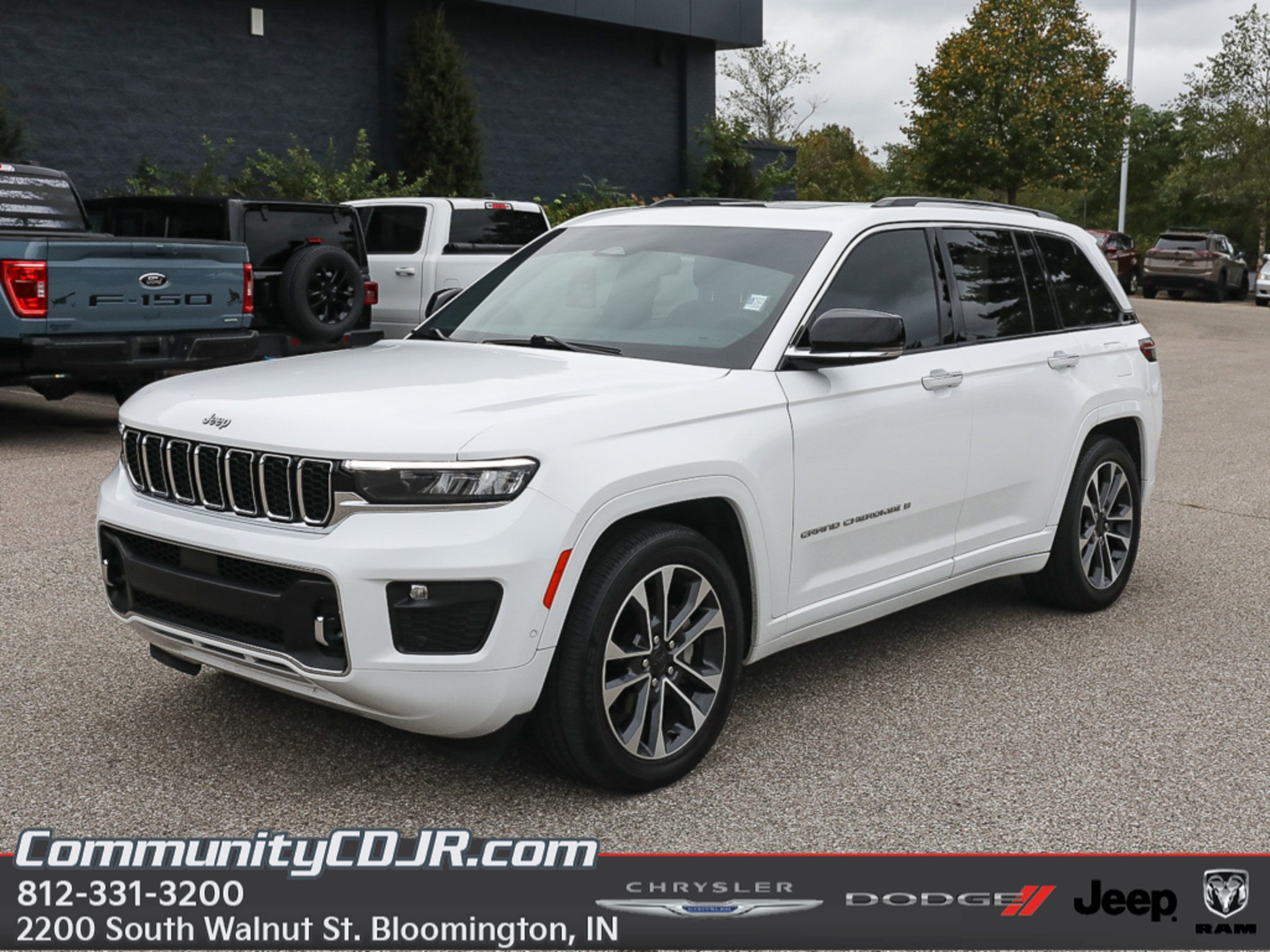 Used 2023 Jeep Grand Cherokee Overland w/ Luxury Tech Group IV AWD/4WD image 1