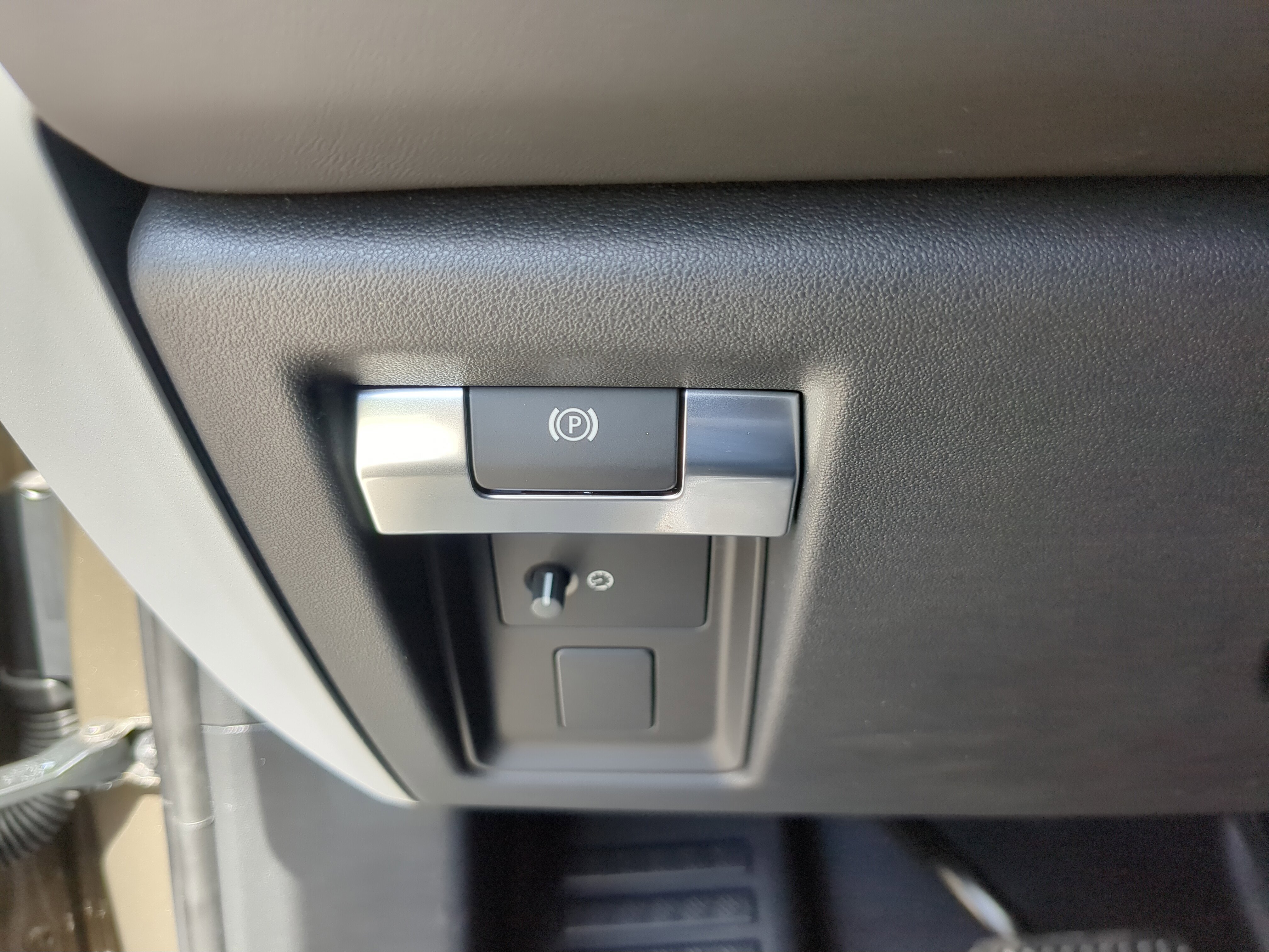New 2026 Land Rover Defender 110 S image 27