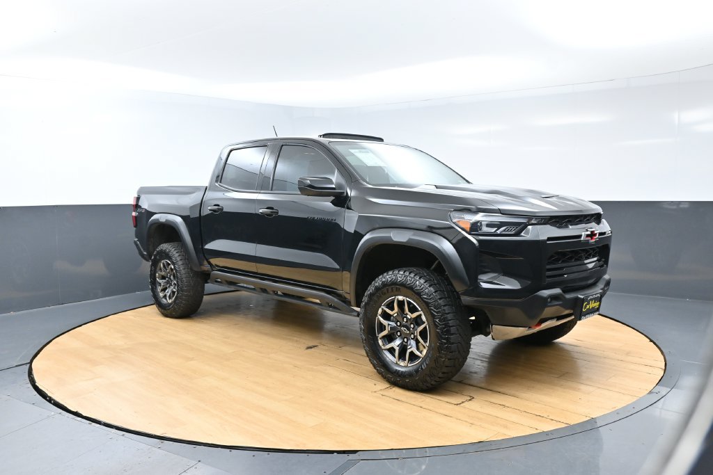 Used 2024 Chevrolet Colorado ZR2 w/ Technology Package AWD/4WD image 9