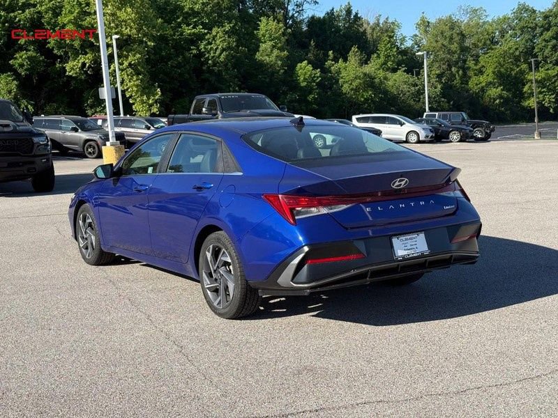 Used 2025 Hyundai Elantra Limited FWD image 3