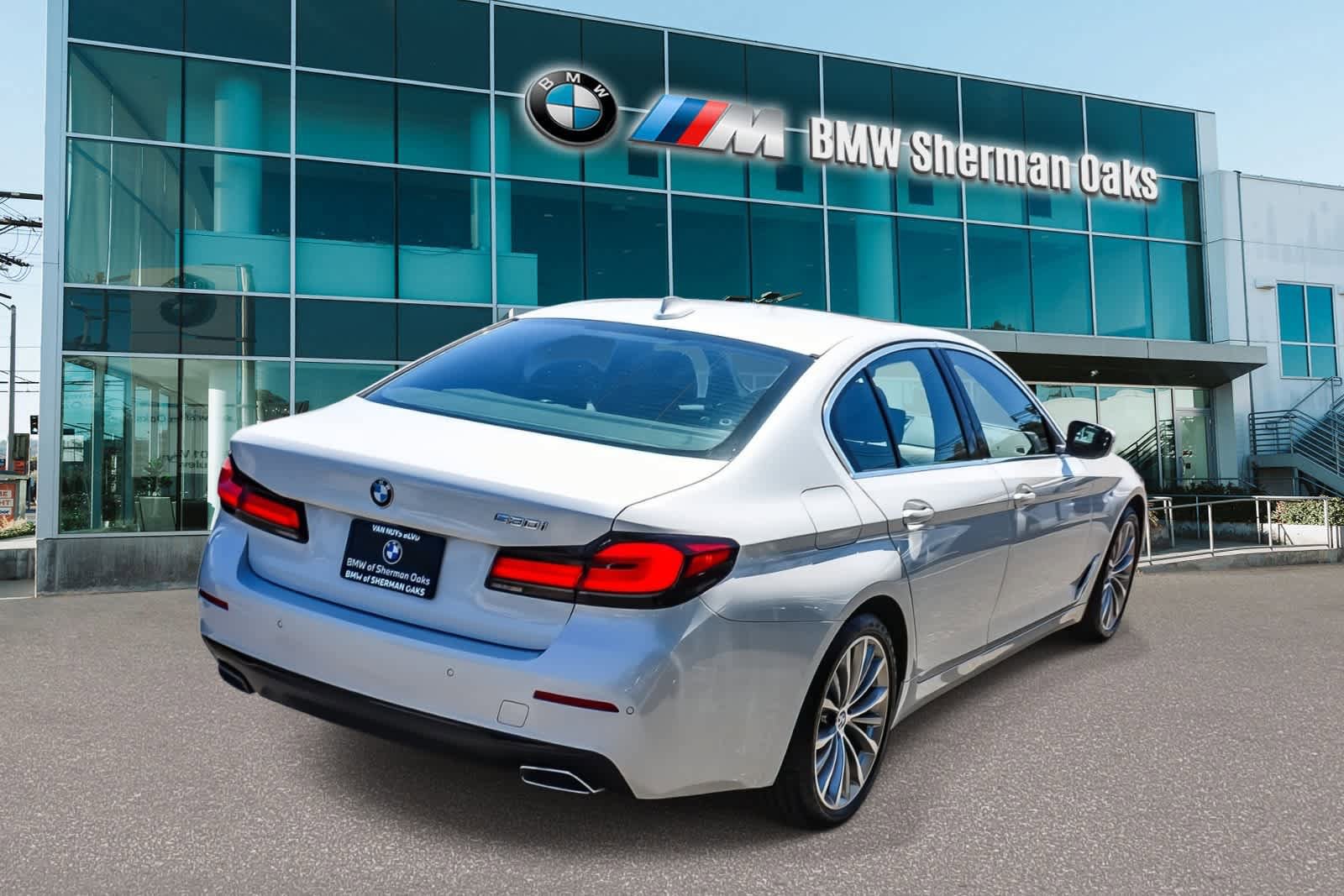 Certified 2023 BMW 530i w/ Convenience Package RWD image 4