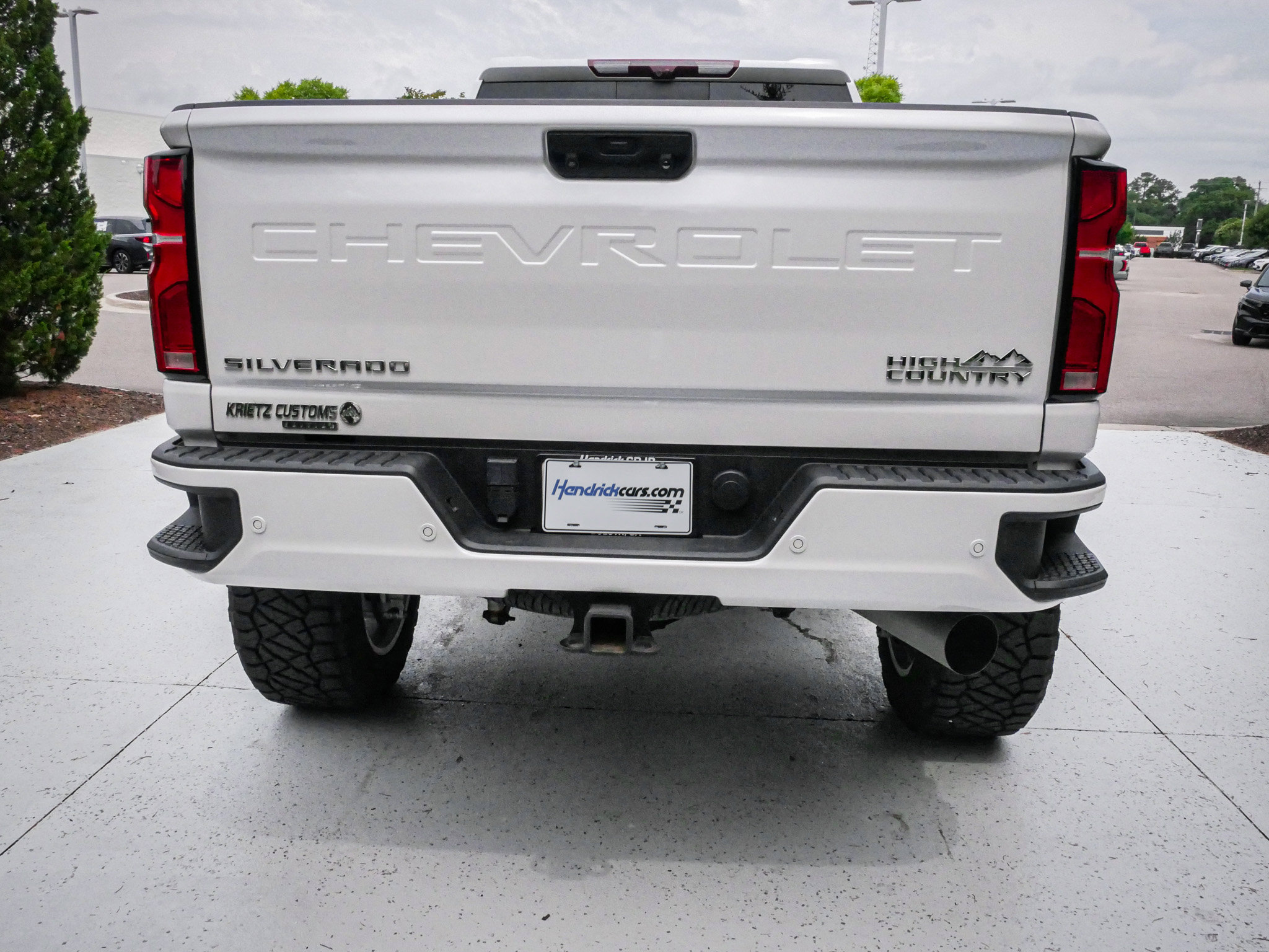 Used 2024 Chevrolet Silverado 3500 High Country w/ Technology Package AWD/4WD image 9