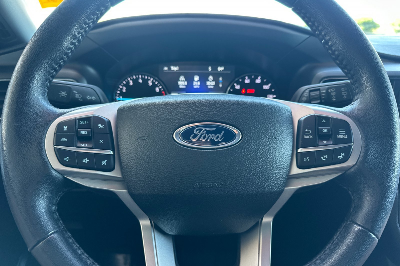Used 2023 Ford Explorer Limited w/ Limited Technology Package RWD image 28