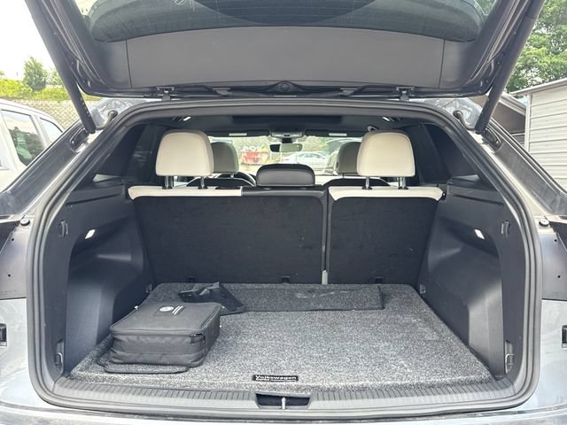 Used 2024 Volkswagen Atlas Cross Sport SEL Premium R-Line AWD/4WD image 12