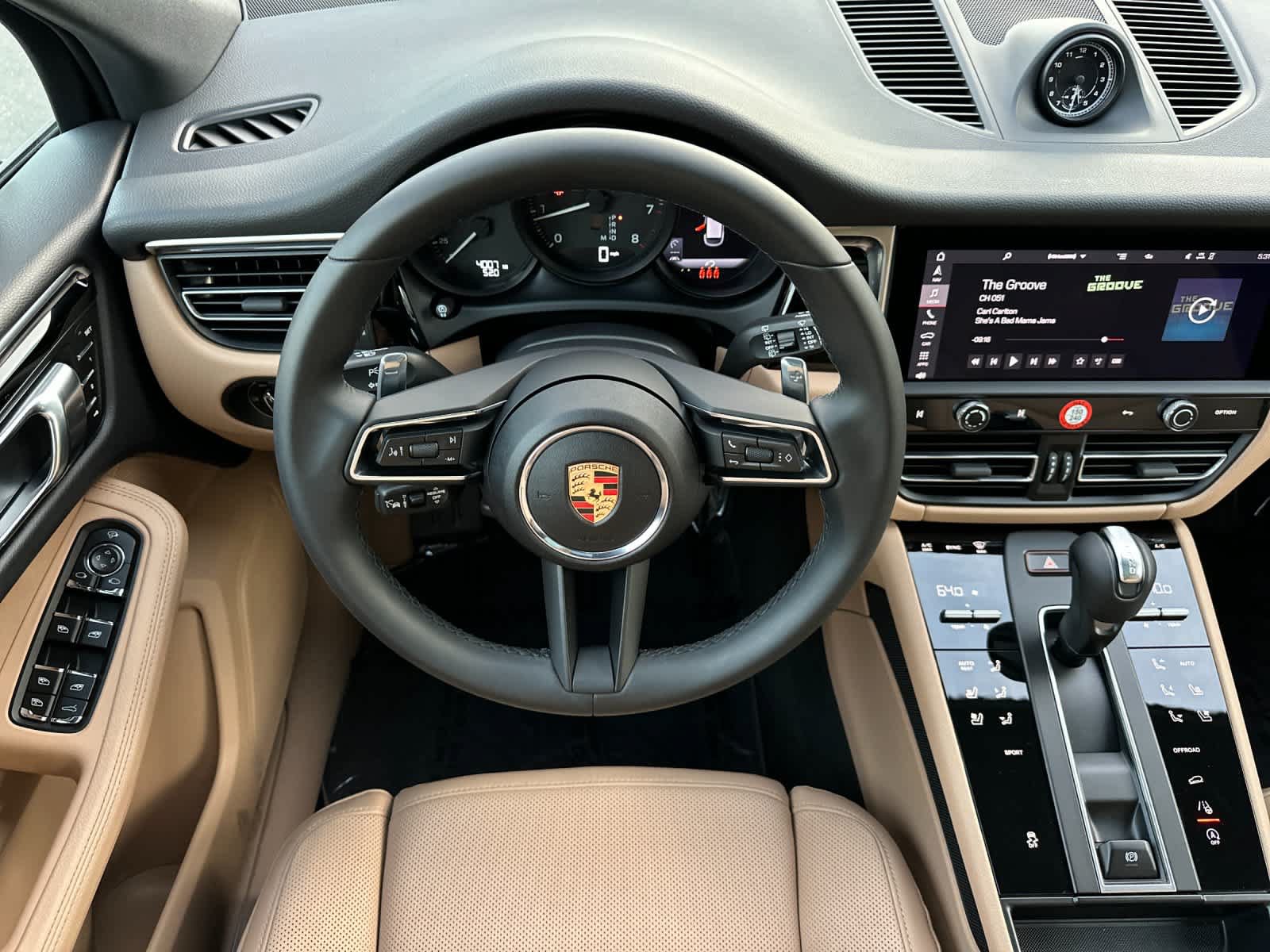 Certified 2025 Porsche Macan AWD/4WD image 15