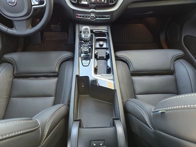 Used 2025 Volvo XC60 T8 Ultra w/ Protection Package Premier image 23