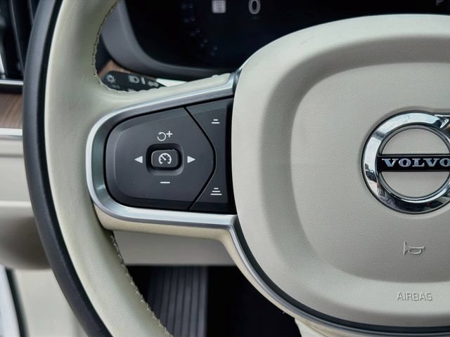Used 2022 Volvo XC60 B5 Momentum w/ Protection Package Premier FWD image 37