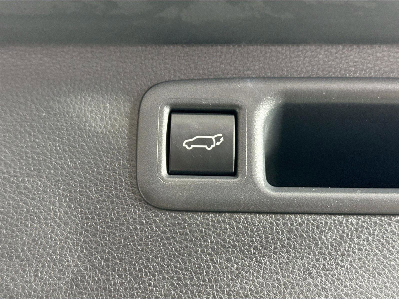 Certified 2023 Toyota Highlander XSE image 39