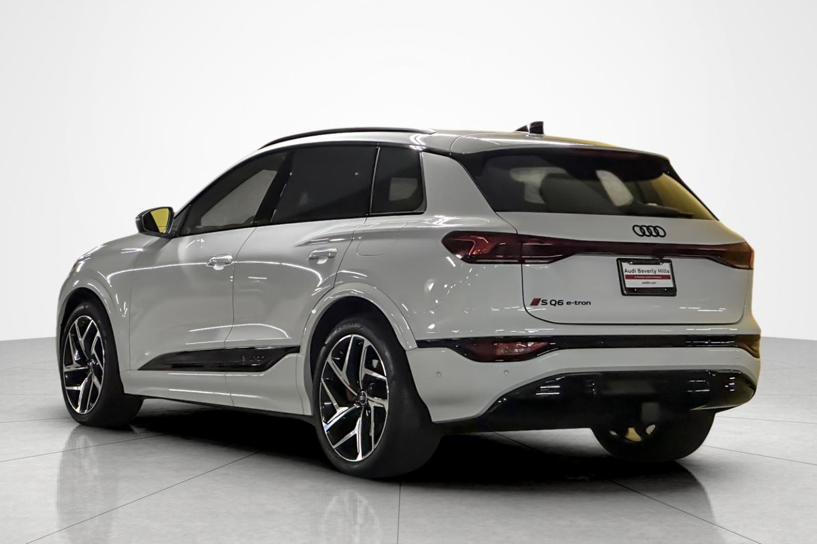 New 2027 Audi SQ6 e-tron Premium Plus AWD/4WD image 4