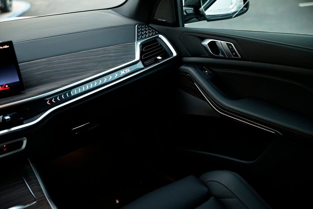 New 2026 BMW X5 xDrive40i w/ M Sport Package image 29
