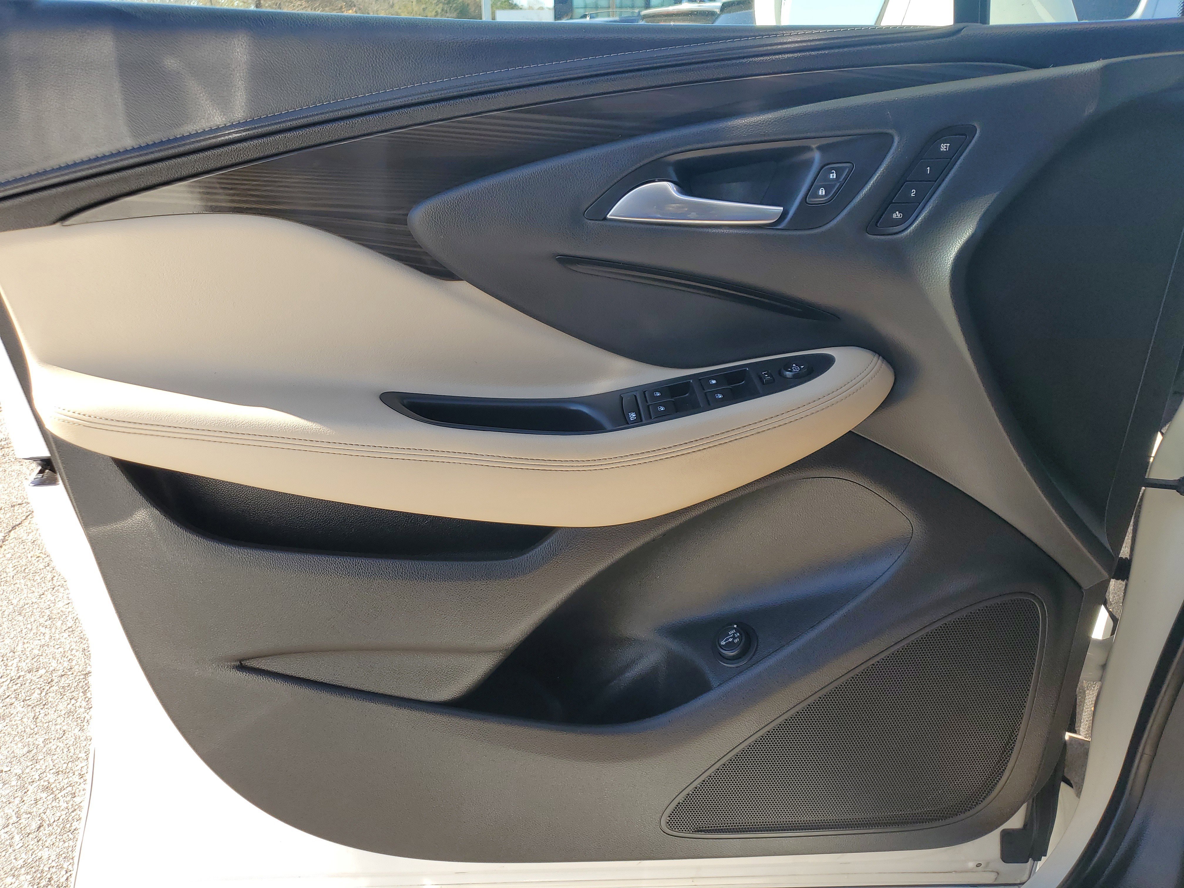 Used 2020 Buick Envision Essence image 29