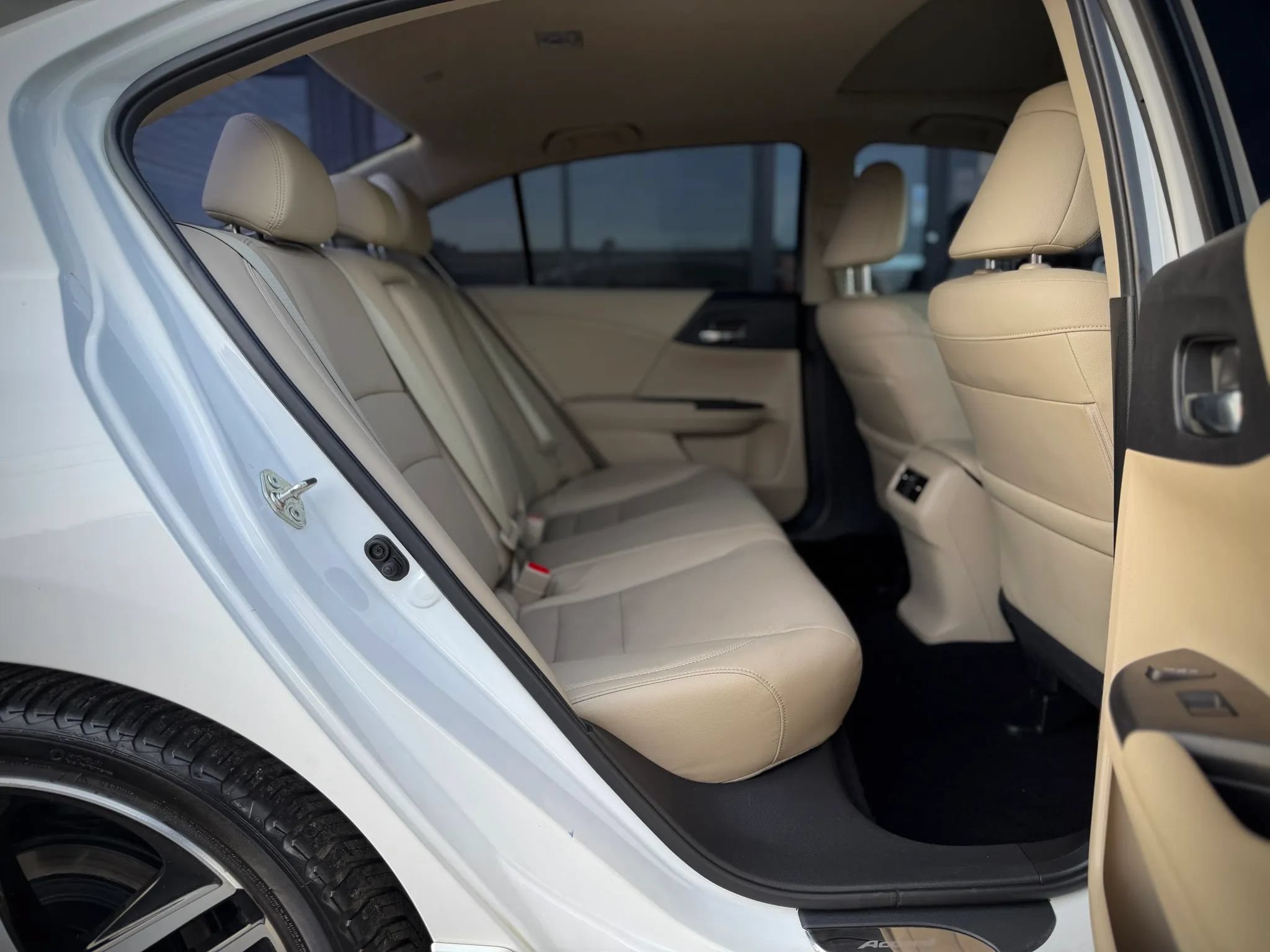 Used 2016 Honda Accord Touring image 21