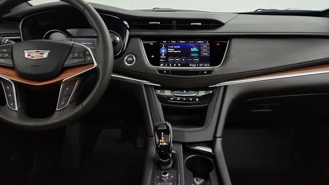 Certified 2025 Cadillac XT5 Premium Luxury w/ LPO, Floor Liner Package image 27