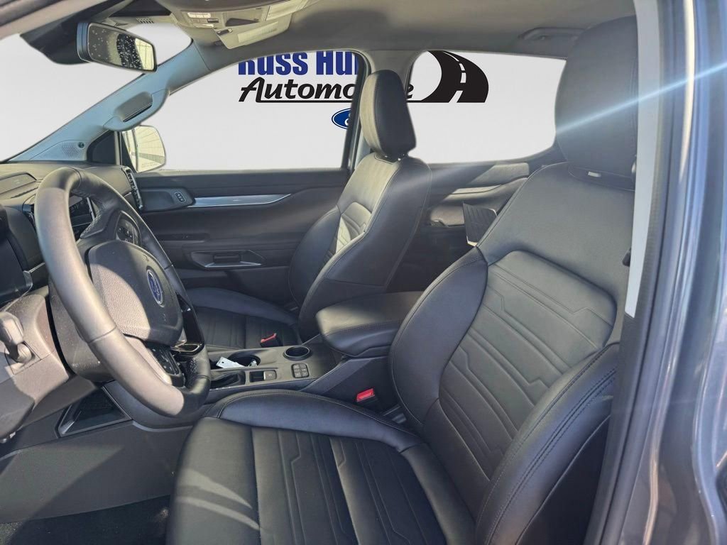 Used 2025 Ford Ranger Lariat w/ Black Appearance Package RWD image 9