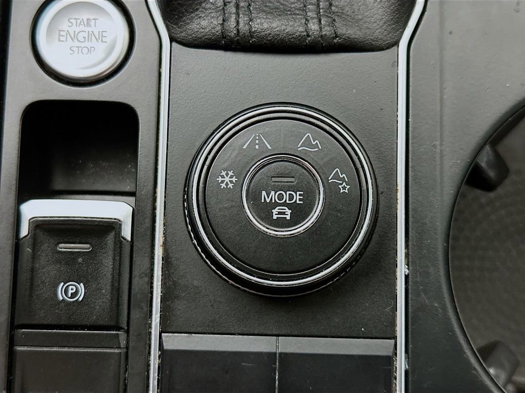Used 2018 Volkswagen Atlas SE AWD/4WD image 40