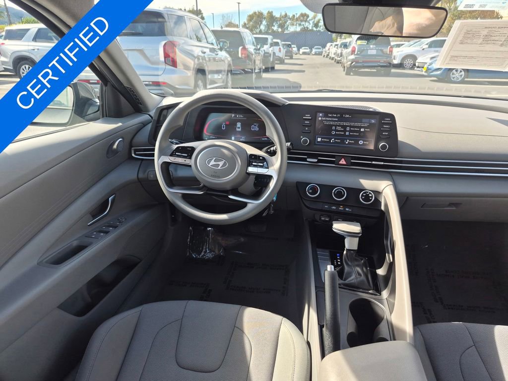 Used 2025 Hyundai Elantra SE image 23