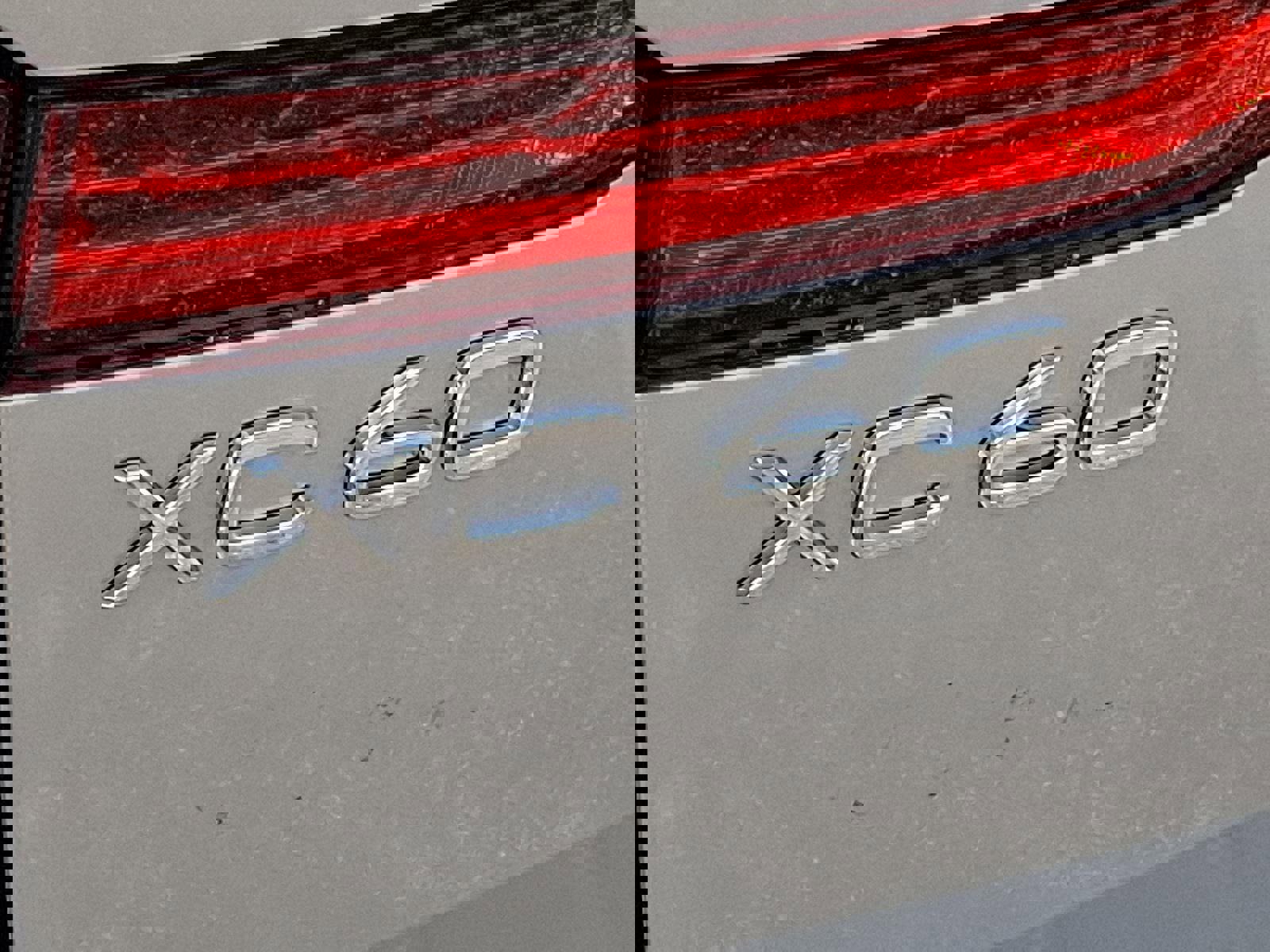 Certified 2022 Volvo XC60 B5 Momentum w/ Climate Package image 31